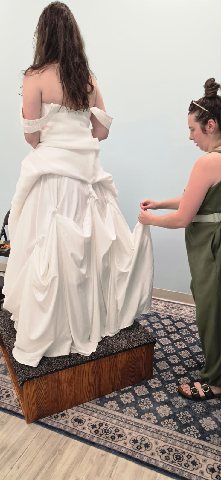 Bridal gown bustle